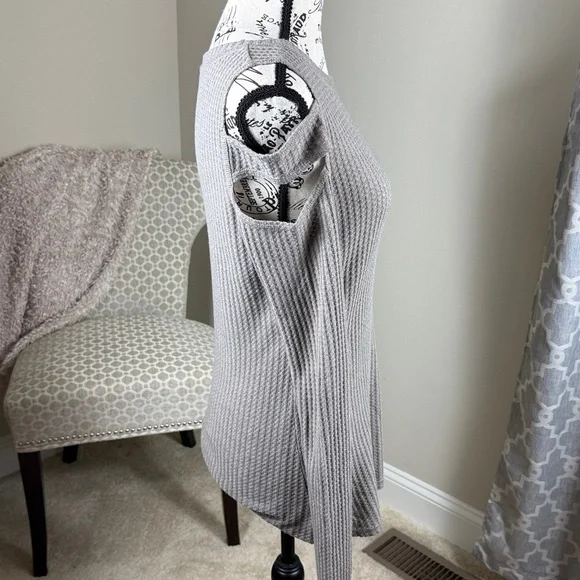 Bear Dance Textured Knit Top - Picture 5 of 7